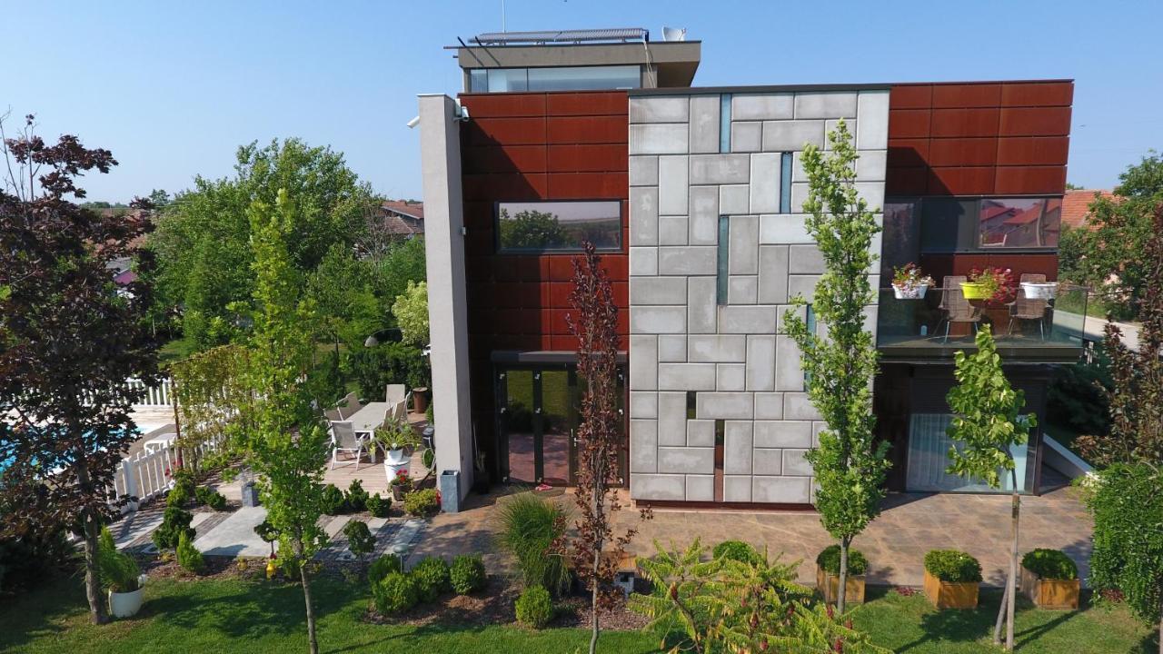 Kubiq Residence Giarmata Екстер'єр фото