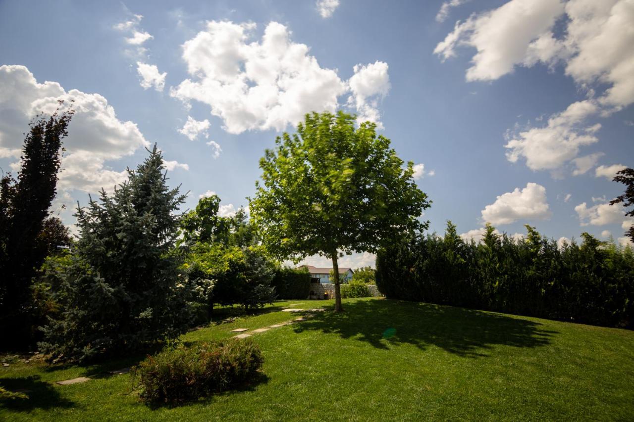 Kubiq Residence Giarmata Екстер'єр фото