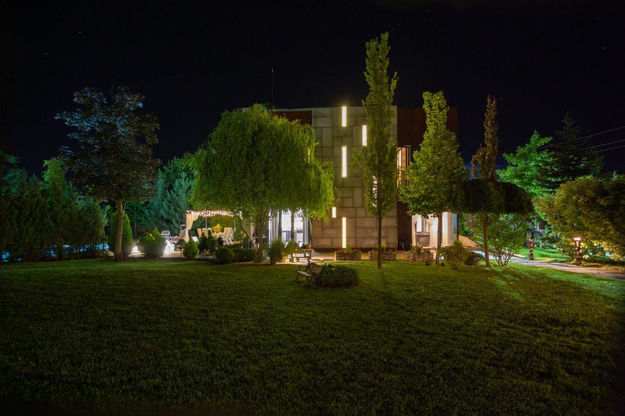 Kubiq Residence Giarmata Екстер'єр фото