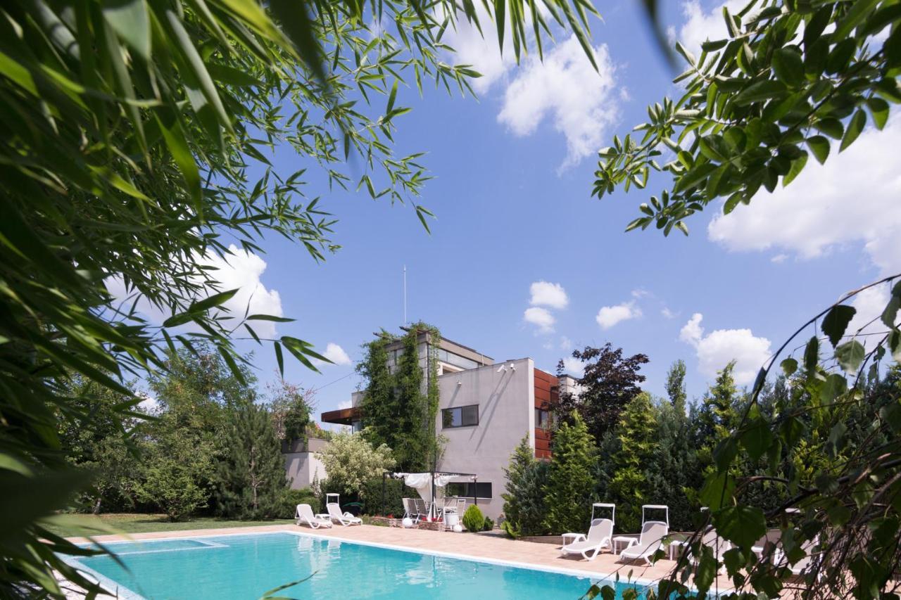 Kubiq Residence Giarmata Екстер'єр фото