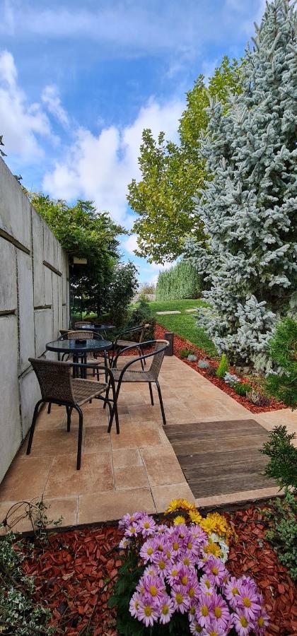 Kubiq Residence Giarmata Екстер'єр фото