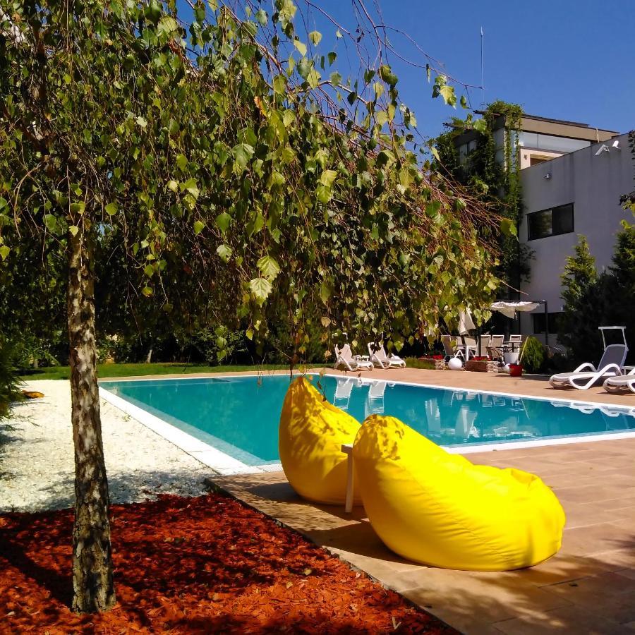 Kubiq Residence Giarmata Екстер'єр фото