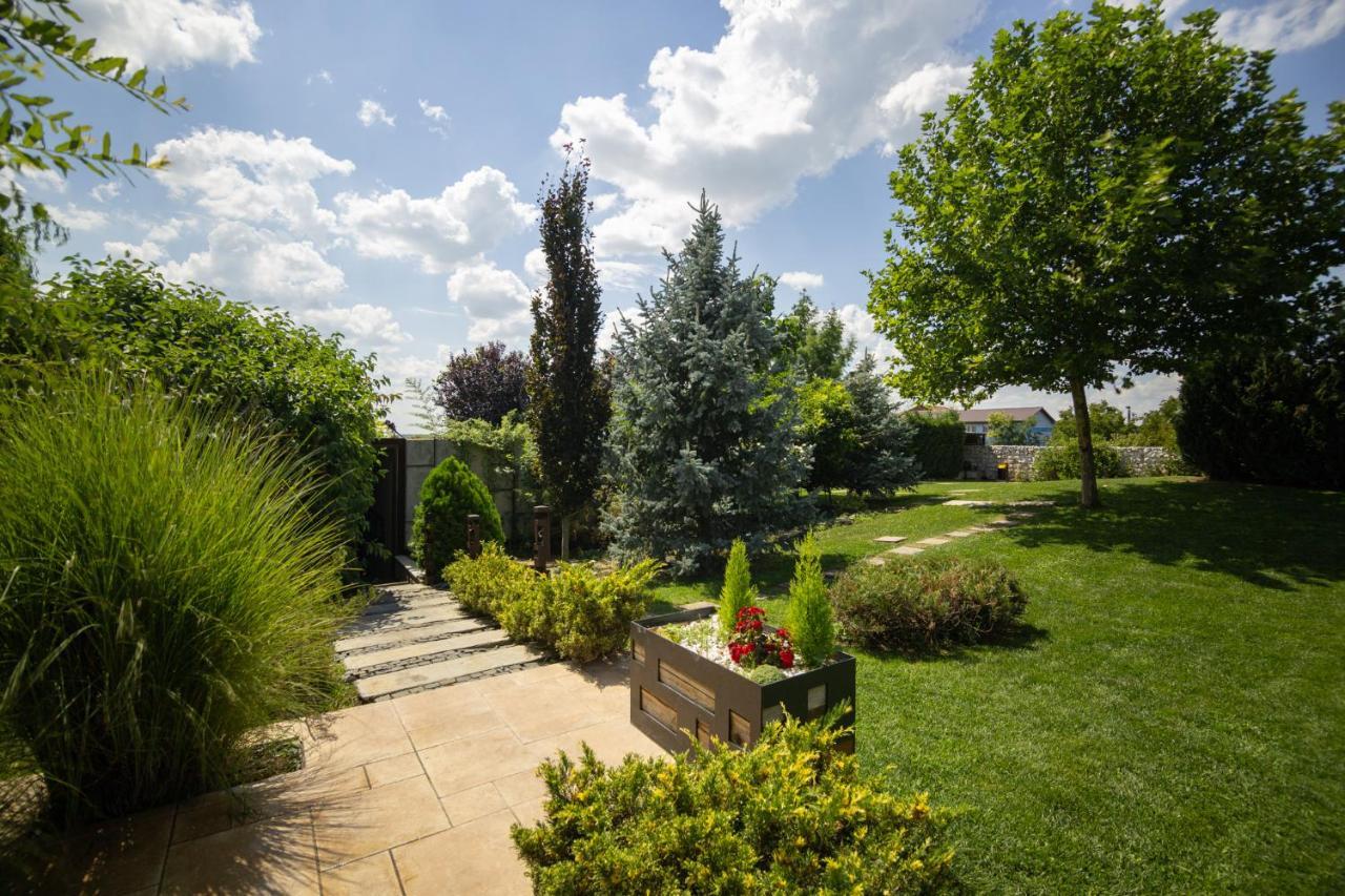 Kubiq Residence Giarmata Екстер'єр фото