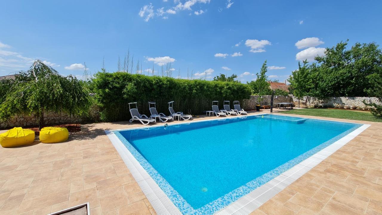 Kubiq Residence Giarmata Екстер'єр фото