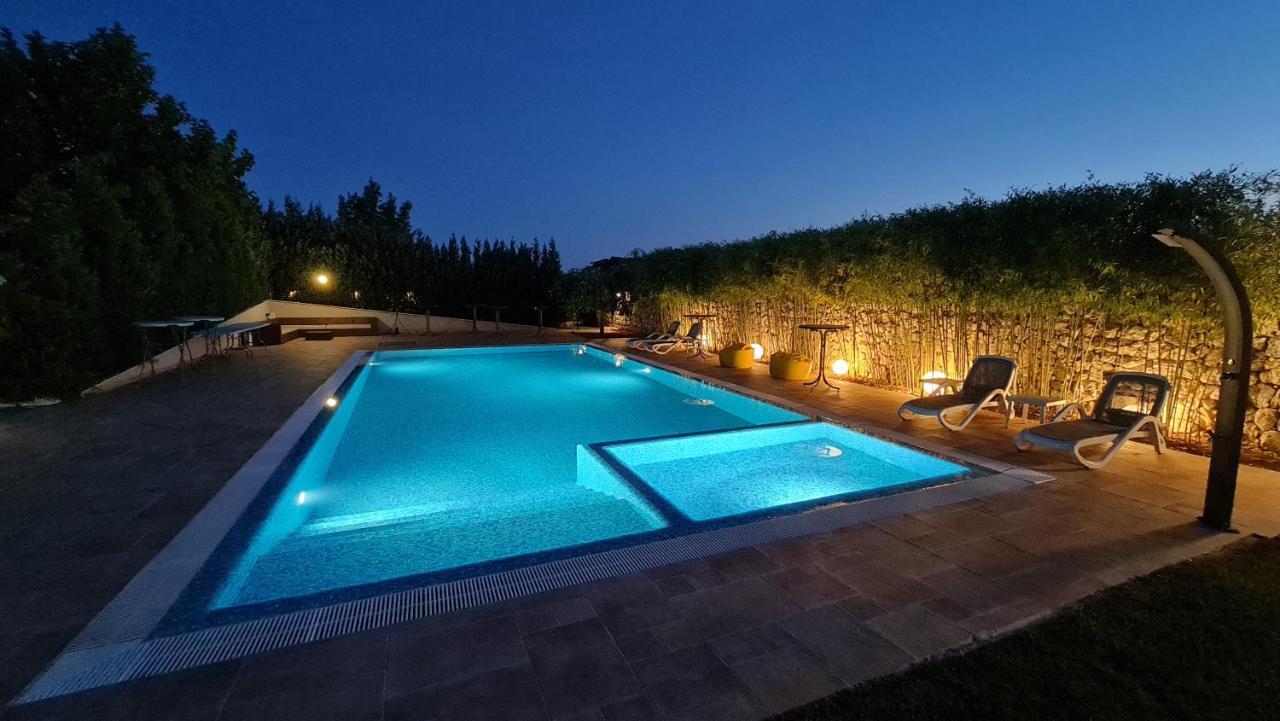 Kubiq Residence Giarmata Екстер'єр фото